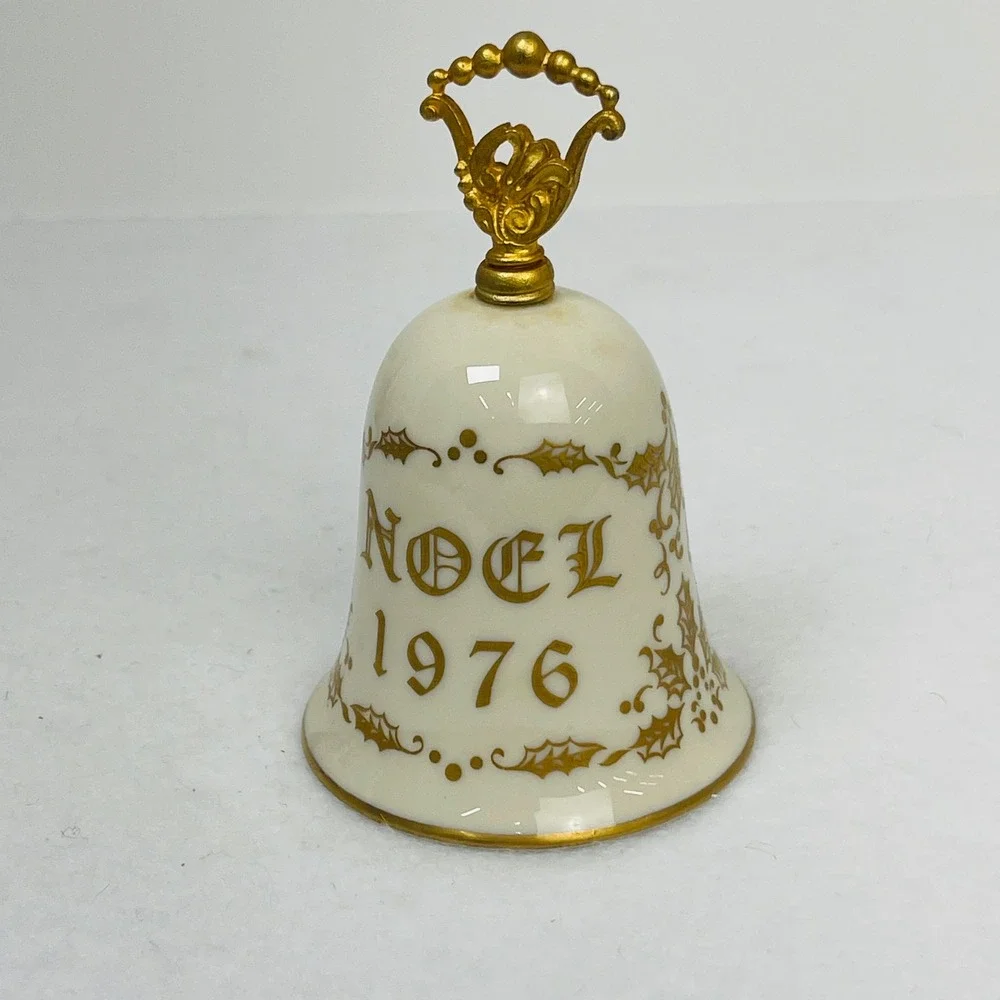 Gorham Fine China Noel 1976 Christmas Bell Winter Sleigh Scene Gold Trim Vintage